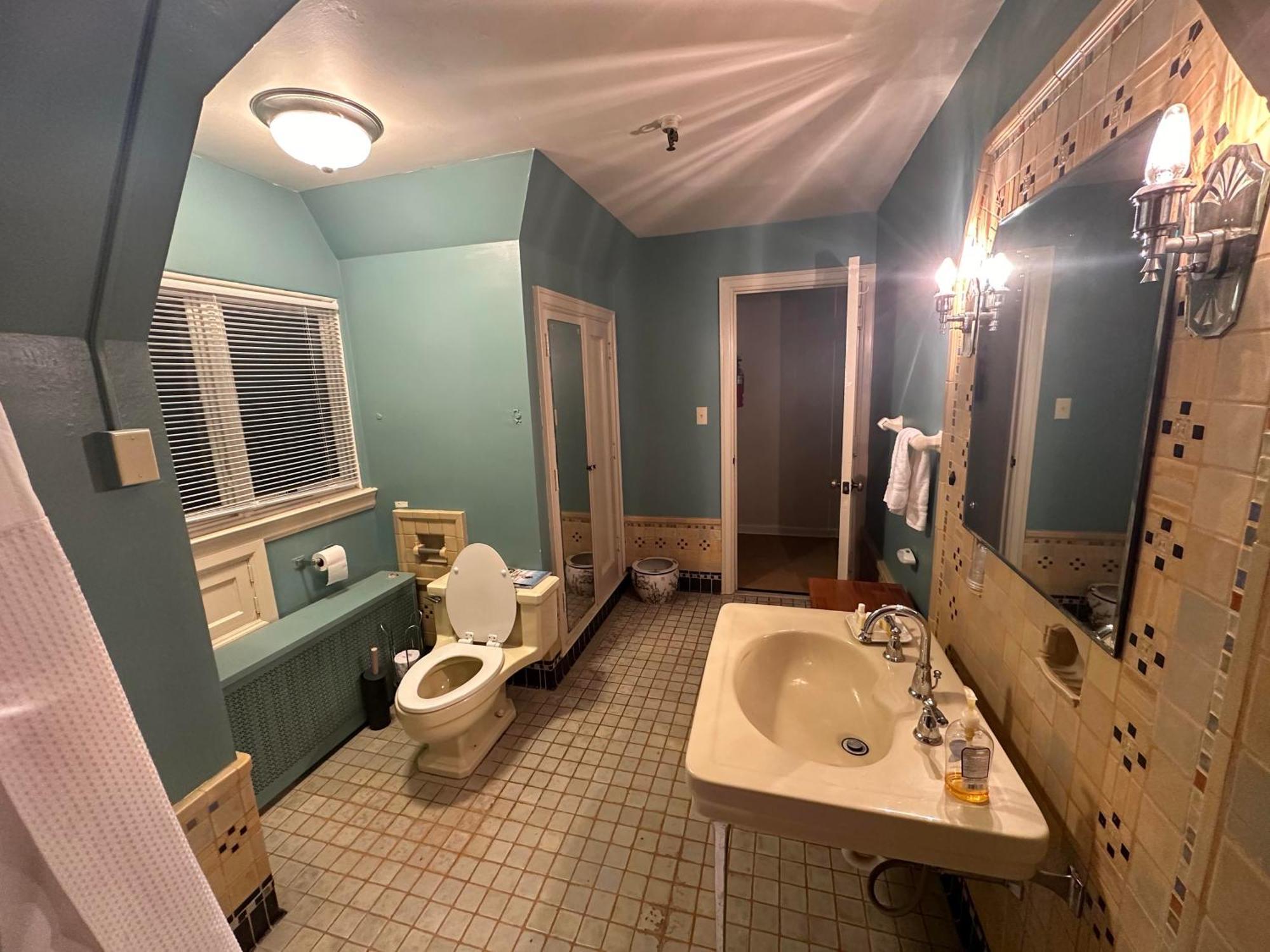 The Oaks B&B Hotel And Spiritual Center Jamestown Bagian luar foto