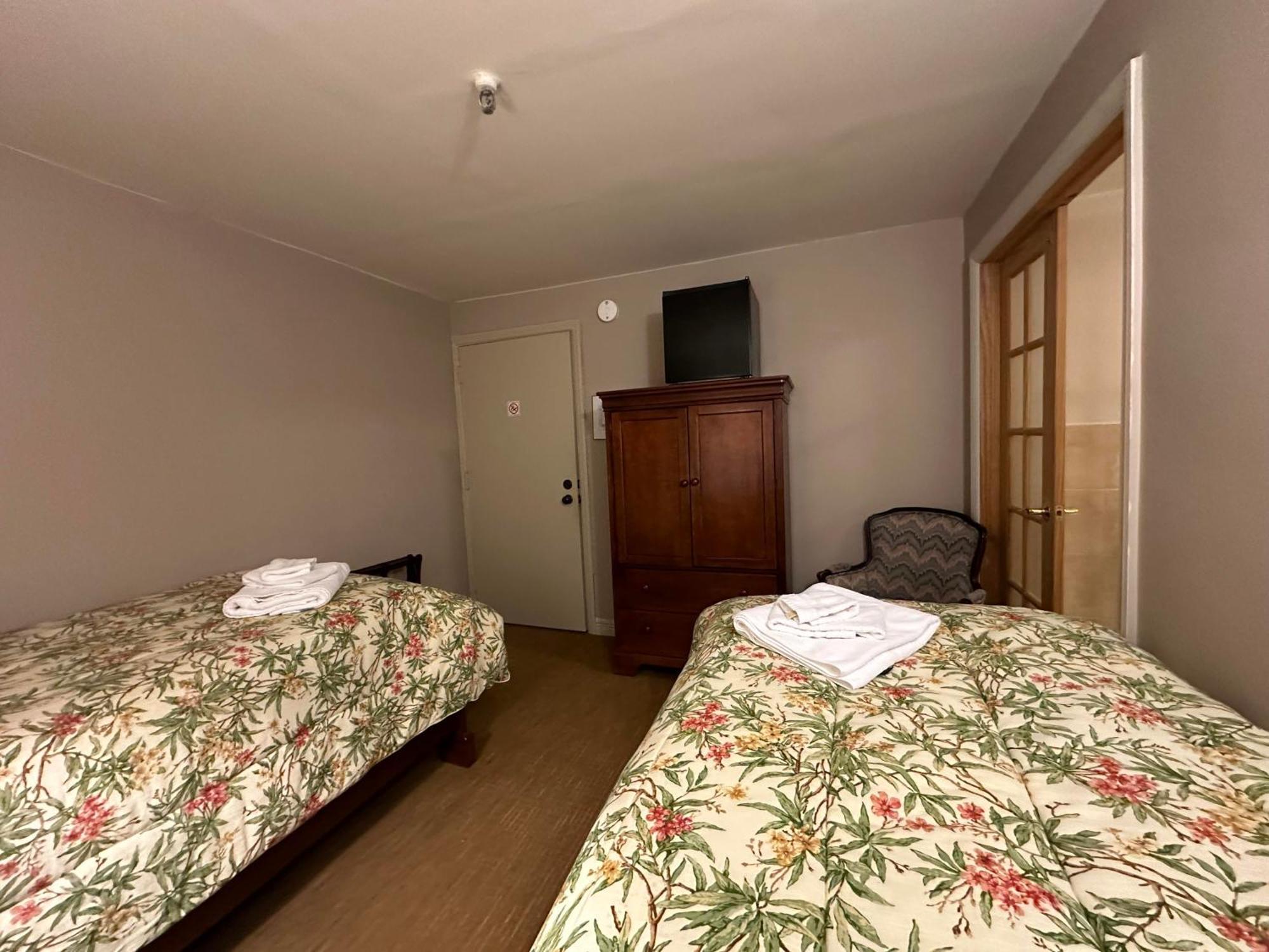 The Oaks B&B Hotel And Spiritual Center Jamestown Bagian luar foto
